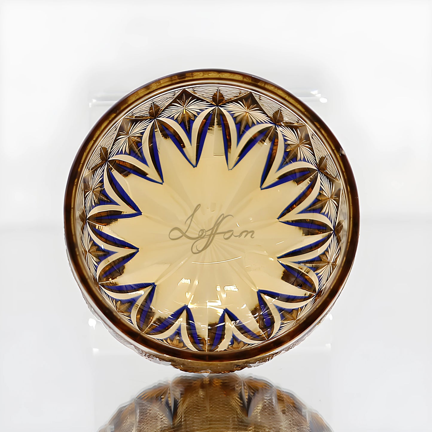 Edo Kiriko Handgeblasenes Bernsteinfarbenes Glas mit Blumendesign