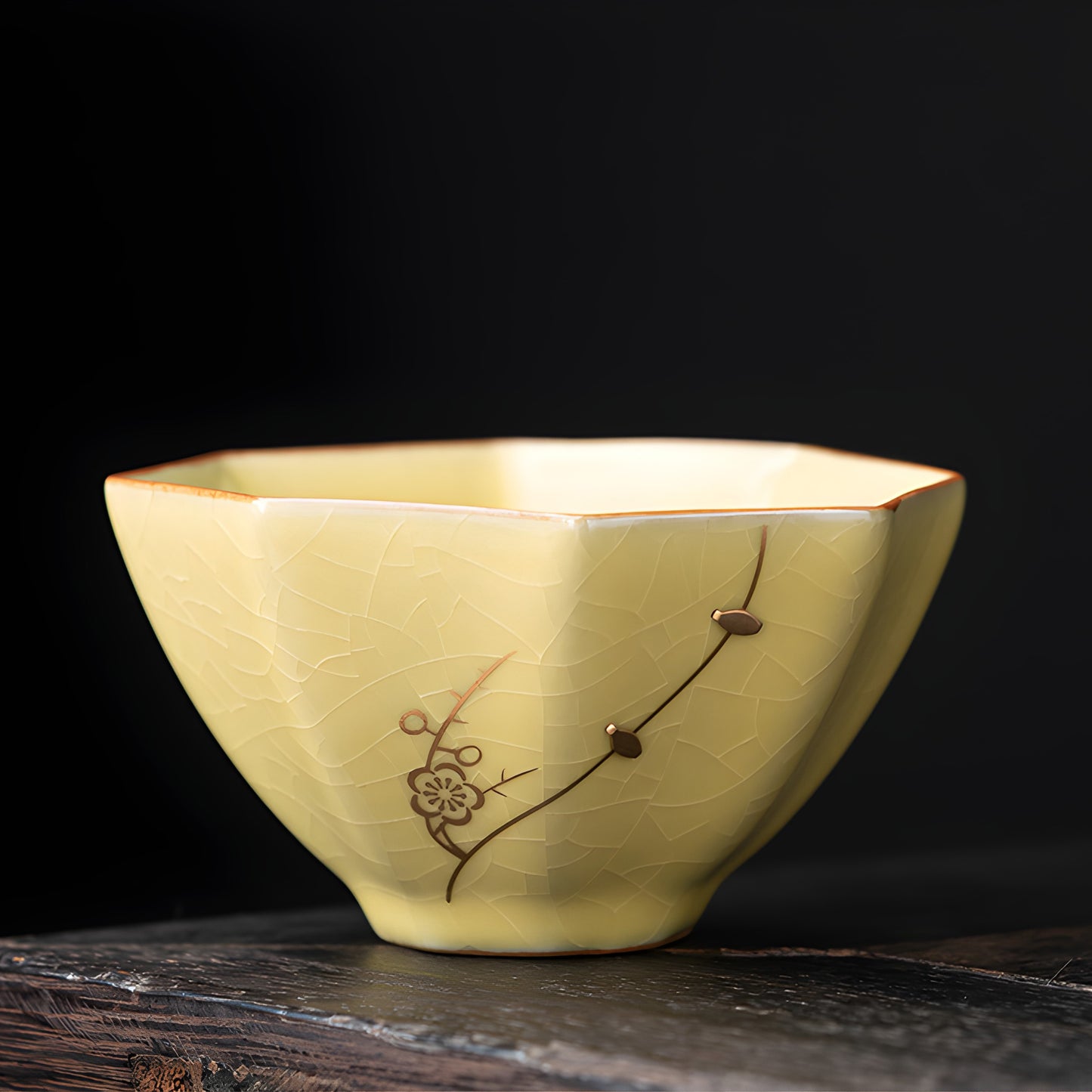 Auric Stitch Elegante achteckige Keramik-Teetasse mit goldenen Blumenakzenten