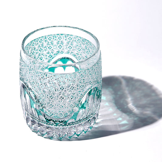 Edo Kiriko Handgeschliffener Kristallbecher – Asanoha-Muster in Blau