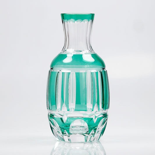 Edo Kiriko Handgeschliffene Sake-Karaffe – Smaragdgrün mit Säulenschliff